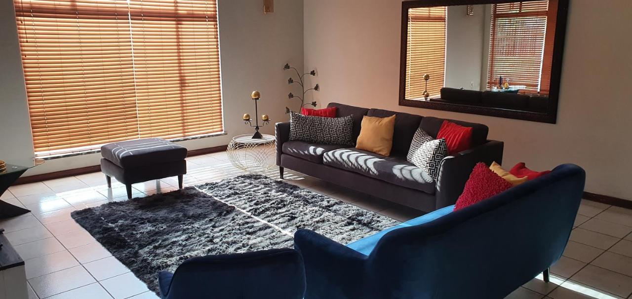 Life Tours & Accommodation Boksburg Bagian luar foto