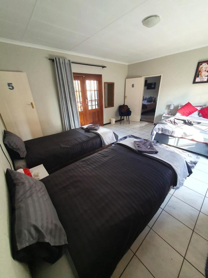 Life Tours & Accommodation Boksburg Bagian luar foto