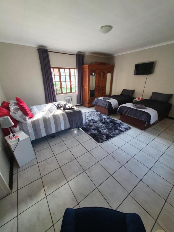 Life Tours & Accommodation Boksburg Bagian luar foto