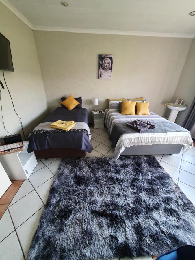 Life Tours & Accommodation Boksburg Bagian luar foto