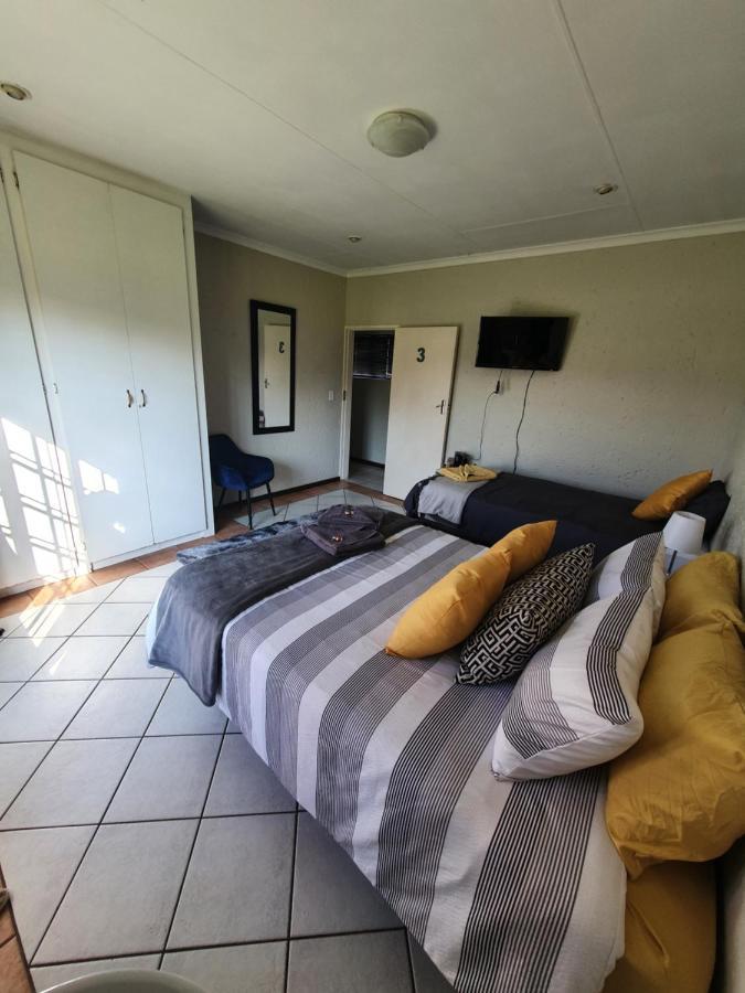 Life Tours & Accommodation Boksburg Bagian luar foto