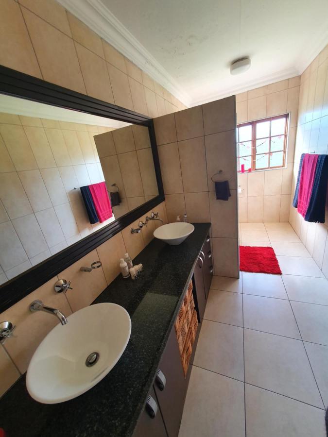 Life Tours & Accommodation Boksburg Bagian luar foto