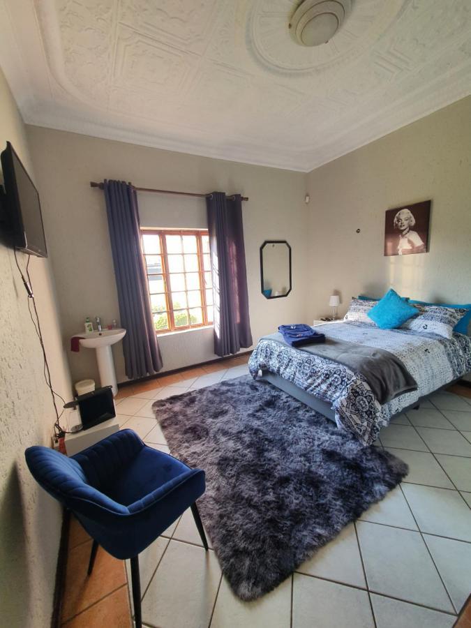 Life Tours & Accommodation Boksburg Bagian luar foto
