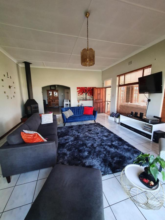 Life Tours & Accommodation Boksburg Bagian luar foto