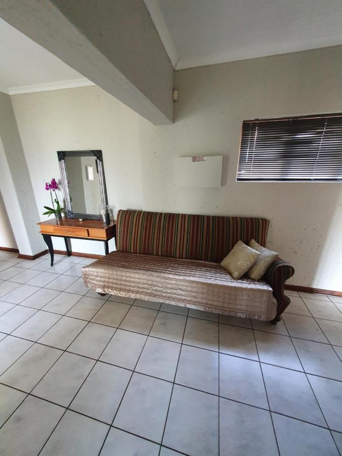 Life Tours & Accommodation Boksburg Bagian luar foto