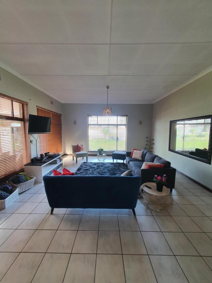 Life Tours & Accommodation Boksburg Bagian luar foto